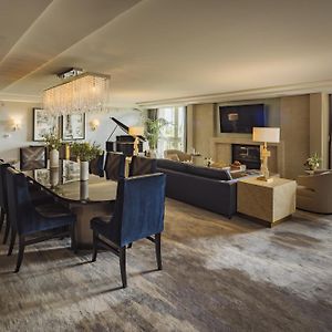 Palm King Suite